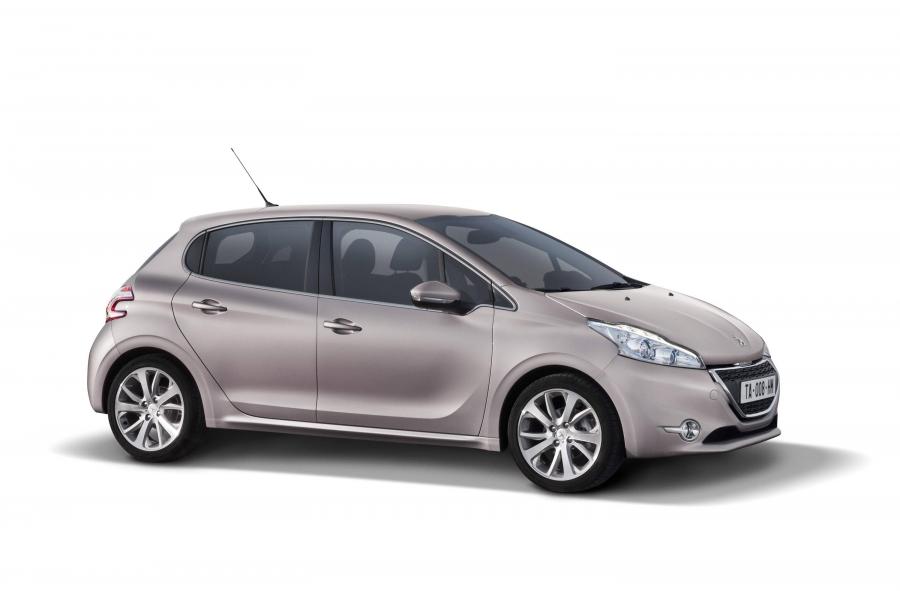  Peugeot 208 5-Door 2012 года  (фото 28 из 73)